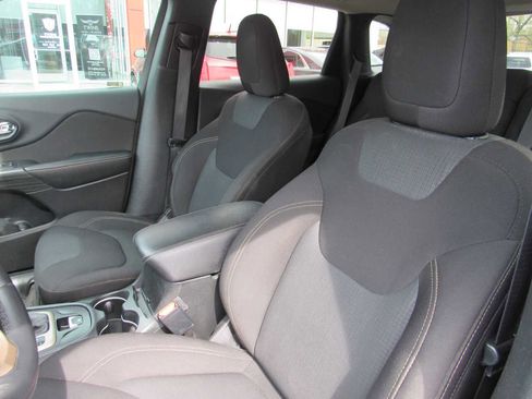 Used 2016 Jeep Cherokee Latitude image 10