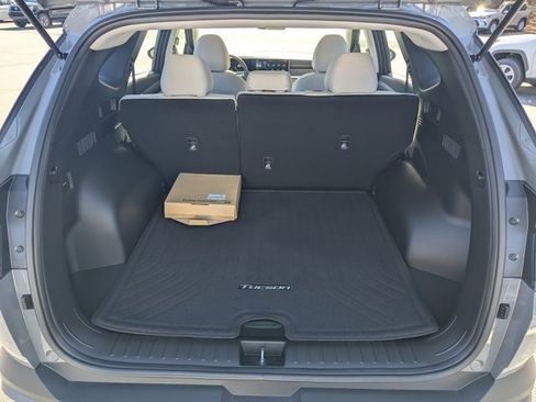 Used 2025 Hyundai Tucson SE image 16