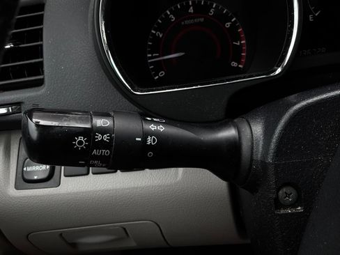 Used 2012 Toyota Highlander SE FWD image 38