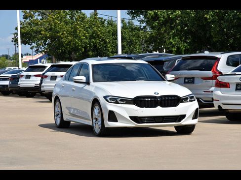 Used 2025 BMW 330i Sedan image 1