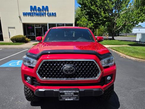 Used 2018 Toyota Tacoma TRD Off-Road w/ Technology Package AWD/4WD image 5