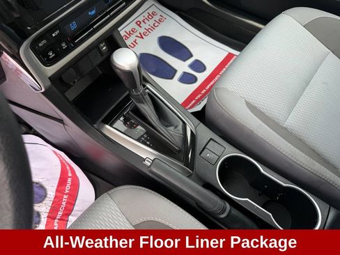 Used 2018 Toyota Corolla LE FWD image 17