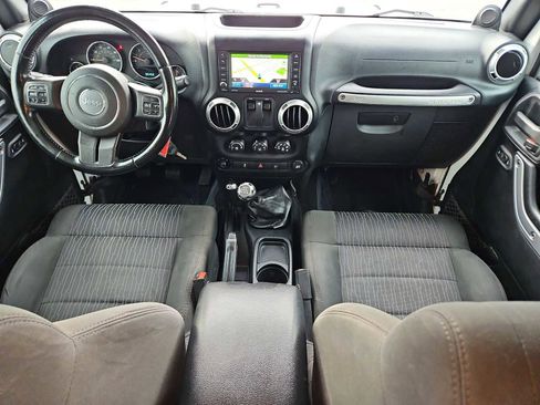 Used 2012 Jeep Wrangler Rubicon w/ Dual Top Group image 33