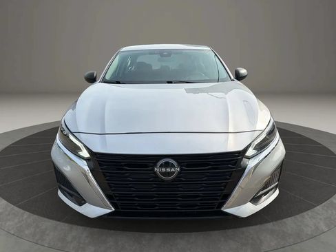 Used 2024 Nissan Altima 2.5 S FWD image 2