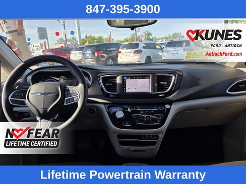 Used 2023 Chrysler Voyager LX FWD image 13