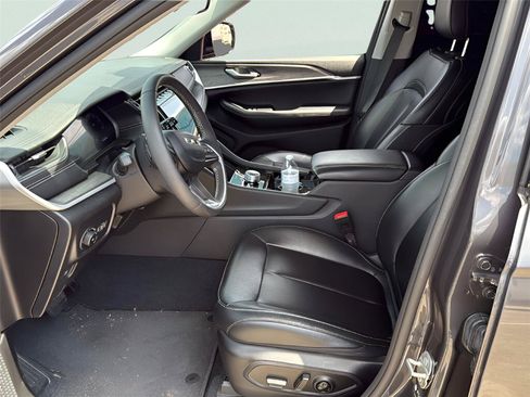 Used 2023 Jeep Grand Cherokee L Limited AWD/4WD image 4