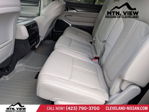 Used 2023 Jeep Wagoneer Series III w/ Convenience Group I AWD/4WD image 15