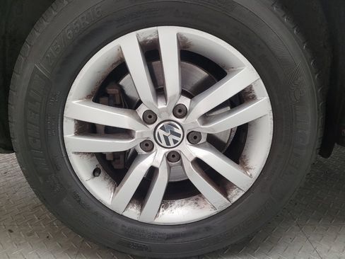 Used 2016 Volkswagen Tiguan S FWD image 31
