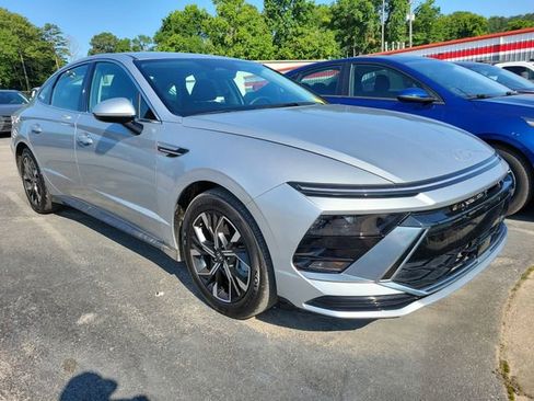 Used 2025 Hyundai Sonata SEL FWD image 1