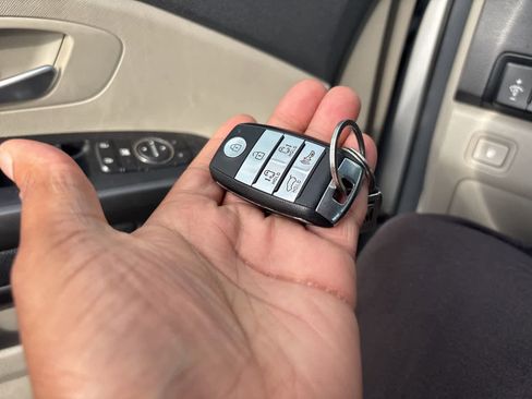 Used 2019 Kia Sedona EX image 3