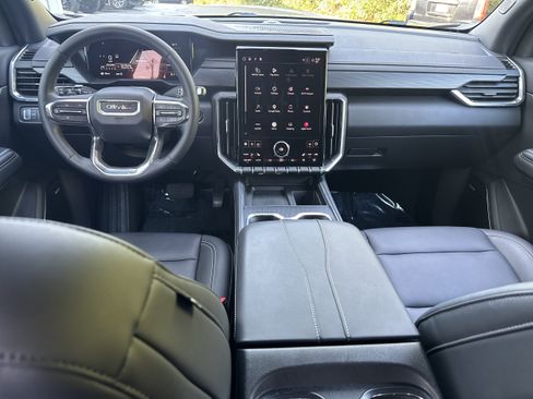 Used 2025 GMC Acadia Elevation w/ Elevation Premium Package AWD/4WD image 20