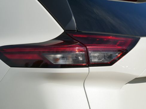 Certified 2023 Nissan Rogue SV AWD/4WD image 17