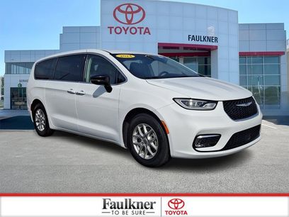 Used 2024 Chrysler Pacifica Touring-L
