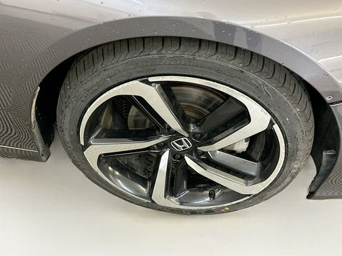 Used 2018 Honda Accord Sport image 11