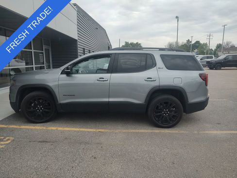 Used 2023 GMC Acadia SLT w/ Elevation Edition AWD/4WD image 9