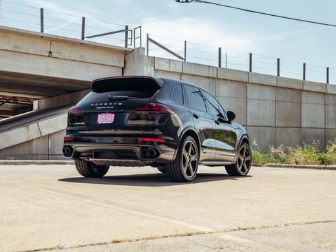 Used 2016 Porsche Cayenne Turbo AWD/4WD image 49