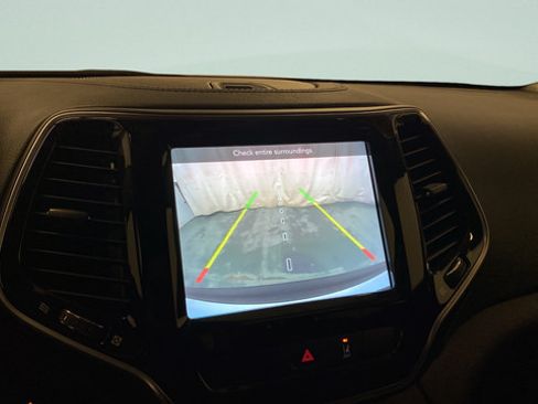 Used 2022 Jeep Cherokee Limited AWD/4WD image 19