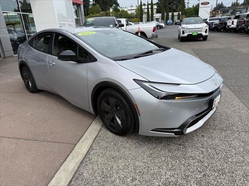 Certified 2025 Toyota Prius Plug-In Hybrid FWD image 10