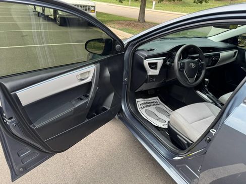 Used 2015 Toyota Corolla LE FWD image 6