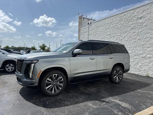 Used 2025 Cadillac Escalade Sport AWD/4WD image 3