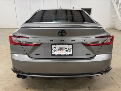Used 2025 Toyota Camry SE w/ Convenience Package FWD image 5