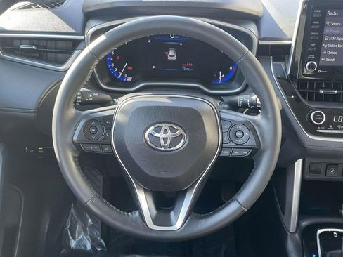 Used 2022 Toyota Corolla Cross XLE w/ Convenience Package image 8