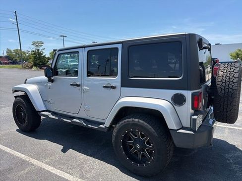 Used 2012 Jeep Wrangler Unlimited Sahara w/ Connectivity Group AWD/4WD image 5