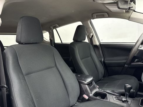 Used 2018 Toyota RAV4 LE FWD image 13