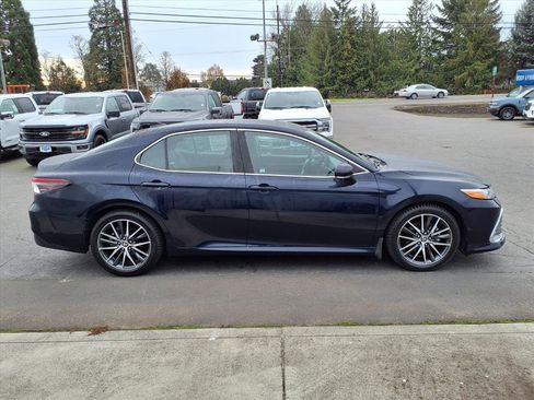 Used 2022 Toyota Camry XLE image 4