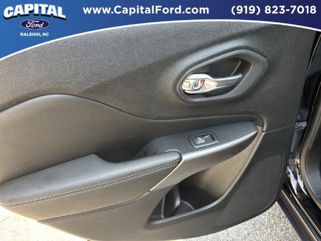 Used 2022 Jeep Cherokee Limited AWD/4WD image 17