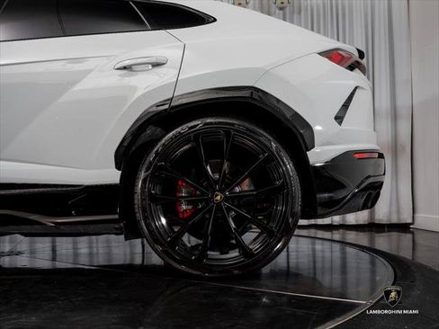 Used 2021 Lamborghini Urus AWD/4WD image 8