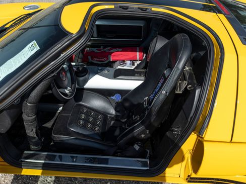 Used 2005 Ford GT RWD image 32