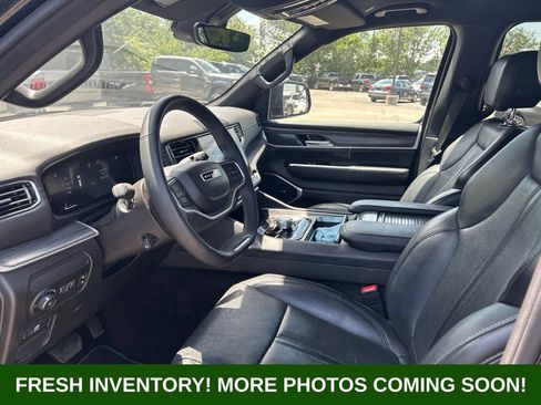 Used 2024 Jeep Wagoneer L Series II w/ Flexible Seating Group RWD image 8