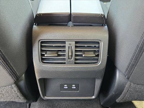 Used 2025 Nissan Rogue SV FWD image 16