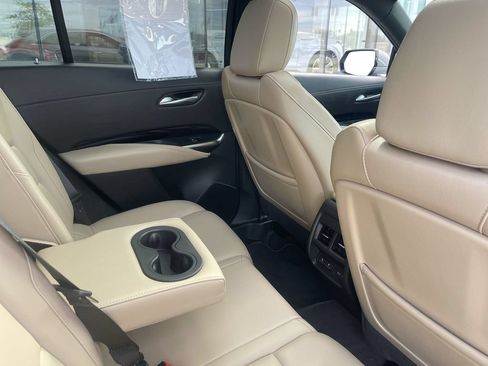 Certified 2024 Cadillac XT4 Luxury w/ Cold Weather Package FWD image 31