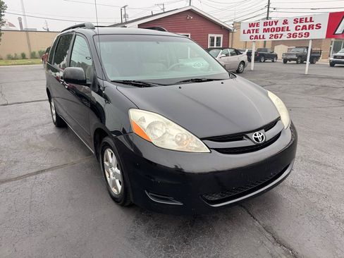 Used 2010 Toyota Sienna LE w/ Towing Prep Pkg FWD image 3