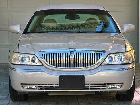 Used 2003 Lincoln Town Car Cartier image 28