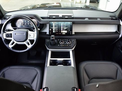 Used 2025 Land Rover Defender 110 S image 33