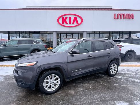 Used 2016 Jeep Cherokee Latitude w/ Cold Weather Group AWD/4WD image 1