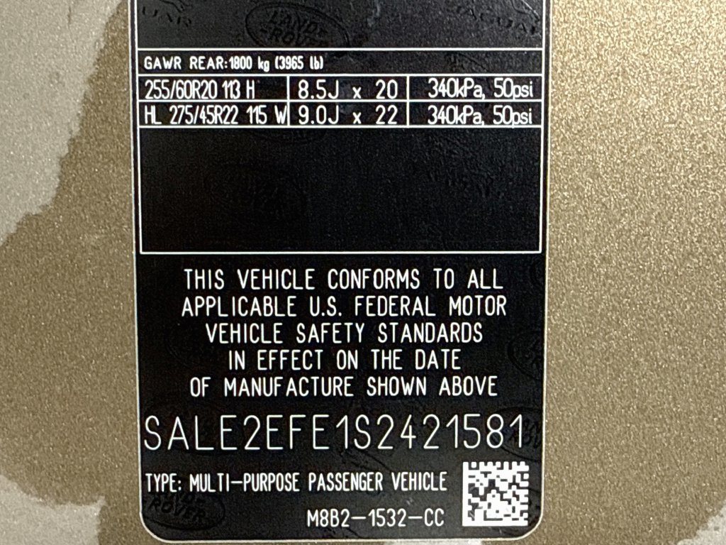 Used 2025 Land Rover Defender 110 X-Dynamic SE AWD/4WD image 26