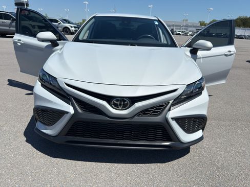 Used 2024 Toyota Camry SE image 21