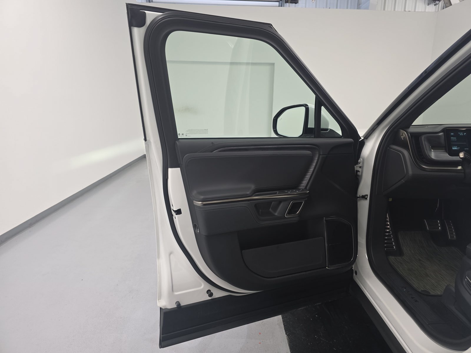 Used 2022 Rivian R1T Adventure AWD/4WD image 16