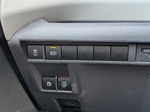 Used 2023 Toyota Sienna XLE image 18