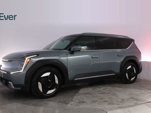 Used 2024 Kia EV9 Wind AWD/4WD image 17