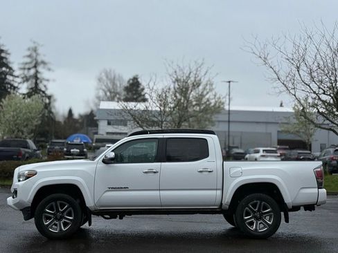 Used 2017 Toyota Tacoma Limited image 2