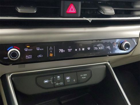 Certified 2025 Kia Carnival SX w/ SX Dark Edition Package image 23