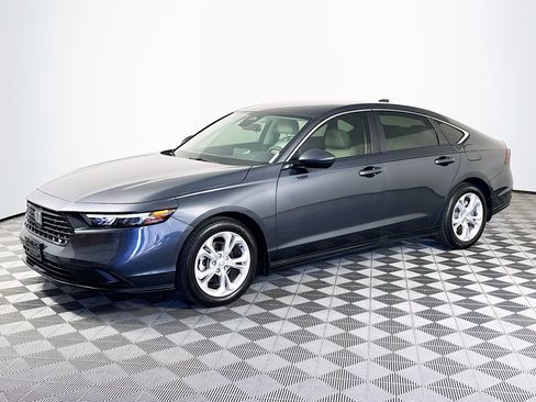 Used 2025 Honda Accord LX image 4