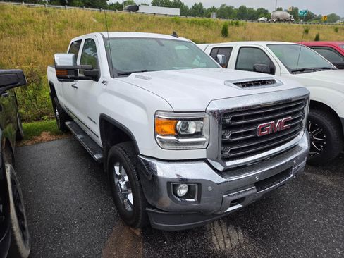Used 2018 GMC Sierra 2500 SLT w/ Duramax Plus Package AWD/4WD image 3