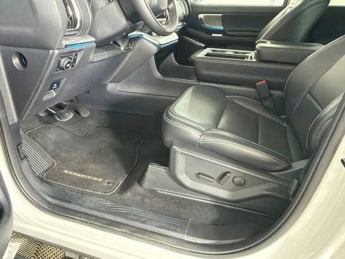 Used 2025 Ford Expedition Max Platinum w/ Driver's Package image 11