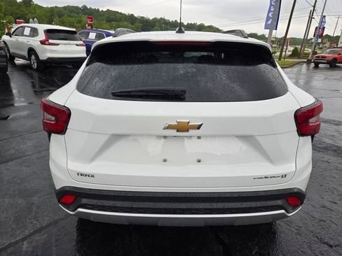 Used 2025 Chevrolet Trax LT w/ LT Convenience Package FWD image 6